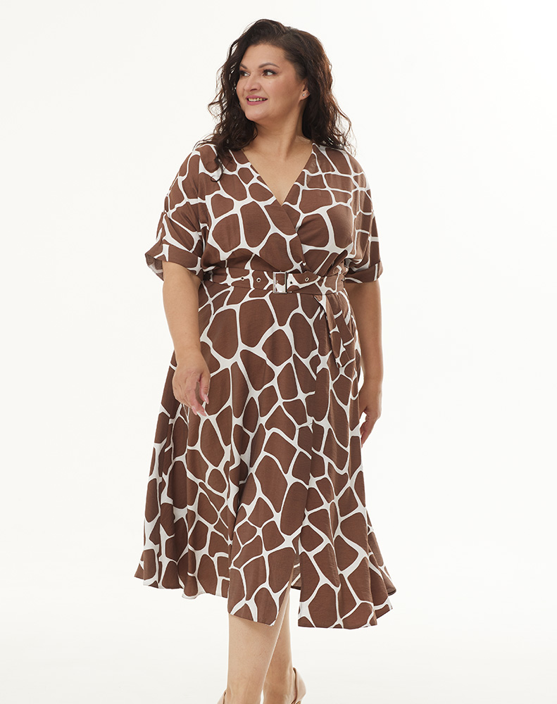 А855 Платье Эгвина коричневый принт жираф для женщин большого размера с доставкой по Москве и России