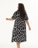 А855 Платье Эгвина черный принт жираф для женщин большого размера с доставкой по Москве и России
