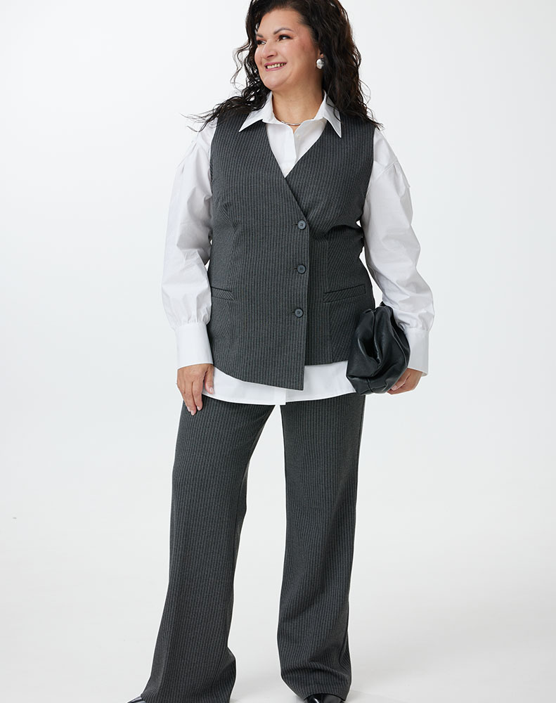 А1104 Костюм Мей серый принт полоска для женщин большого размера с доставкой по Москве и России