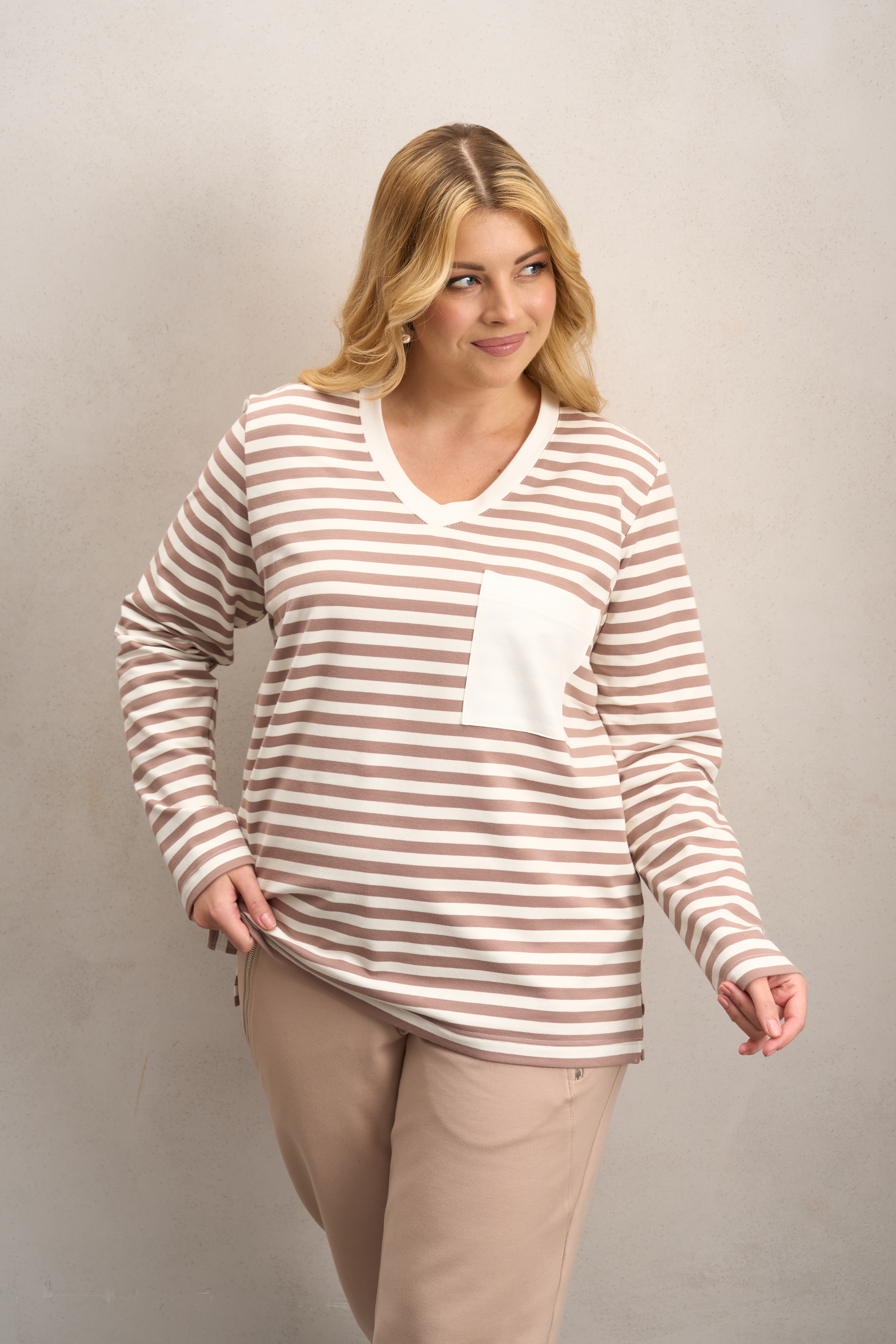 А827 лонгслив Кэли молоко (кофе) принт полоска + молоко для женщин большого размера с доставкой по Москве и России