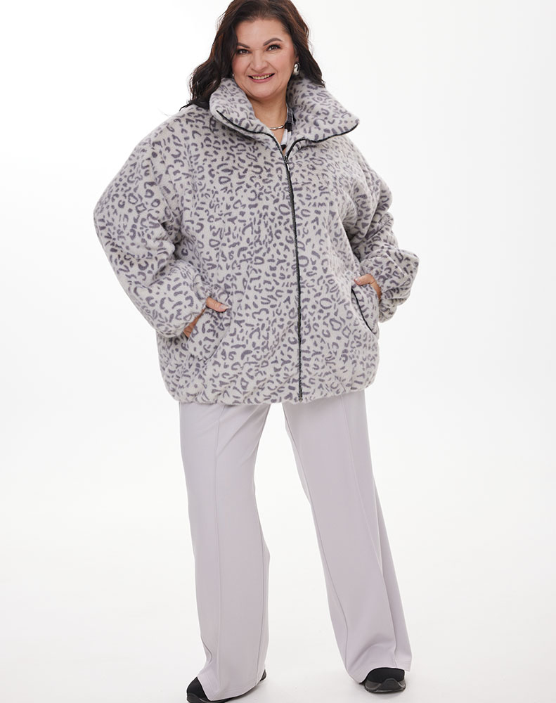А1124 Бомбер Корелия 100С серый принт леопард для женщин большого размера с доставкой по Москве и России