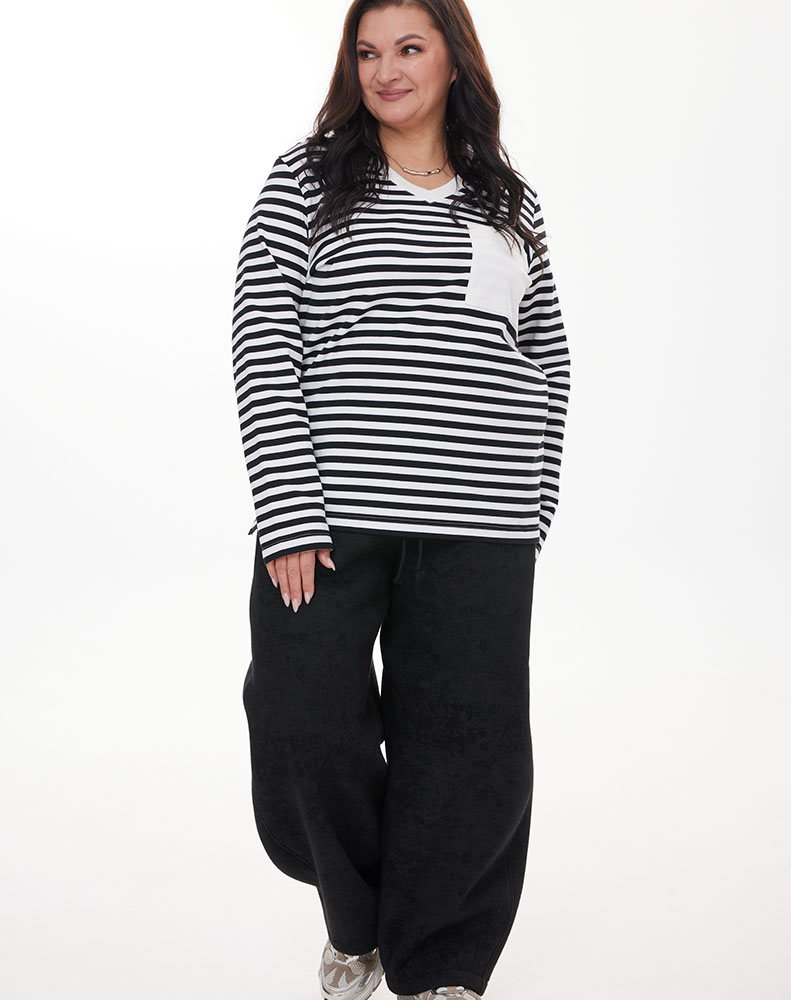 А827 Лонгслив Кэли молоко (черный) принт полоска + молоко для женщин большого размера с доставкой по Москве и России