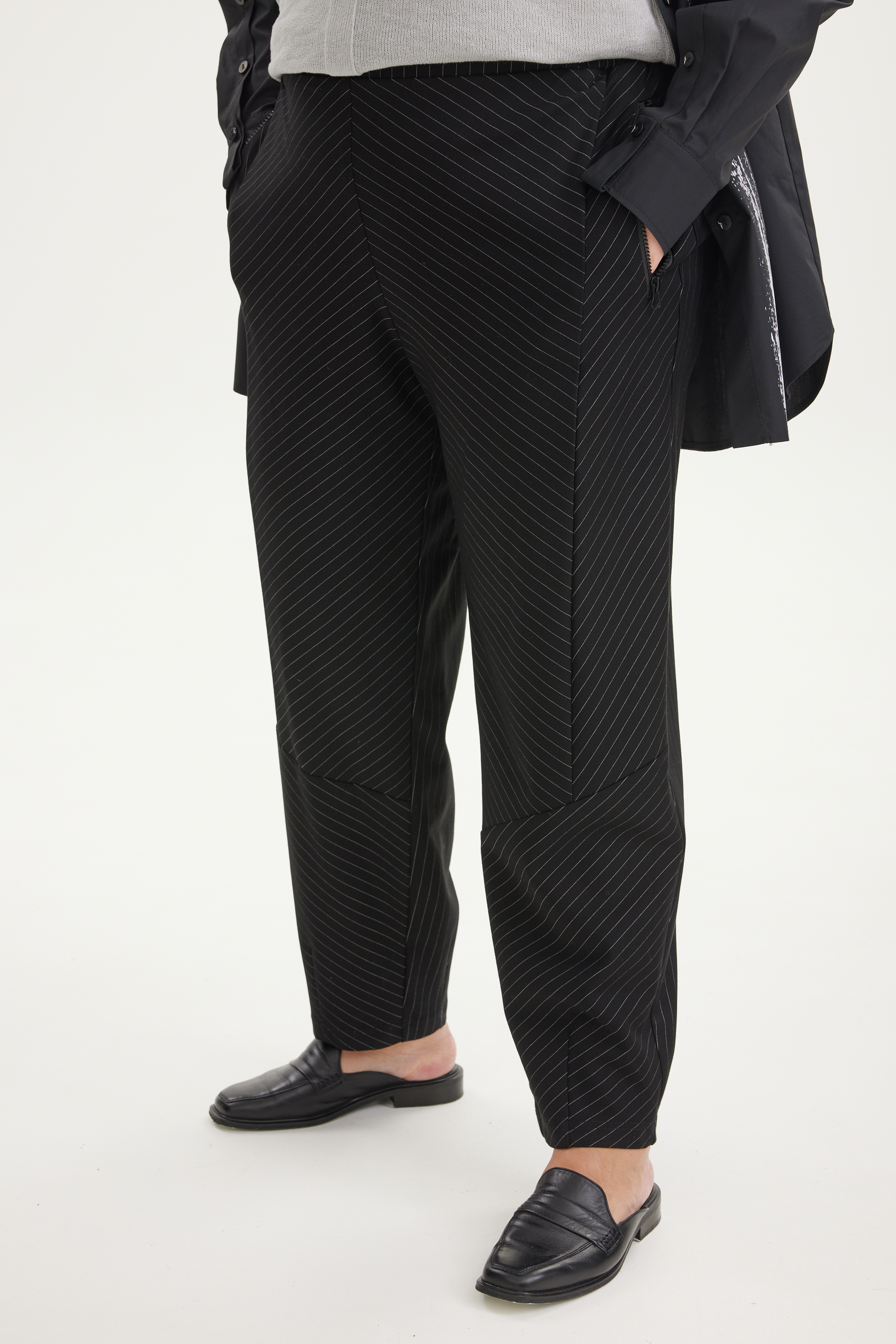 А1157 Брюки Инки черный принт полоска для женщин большого размера с доставкой по Москве и России