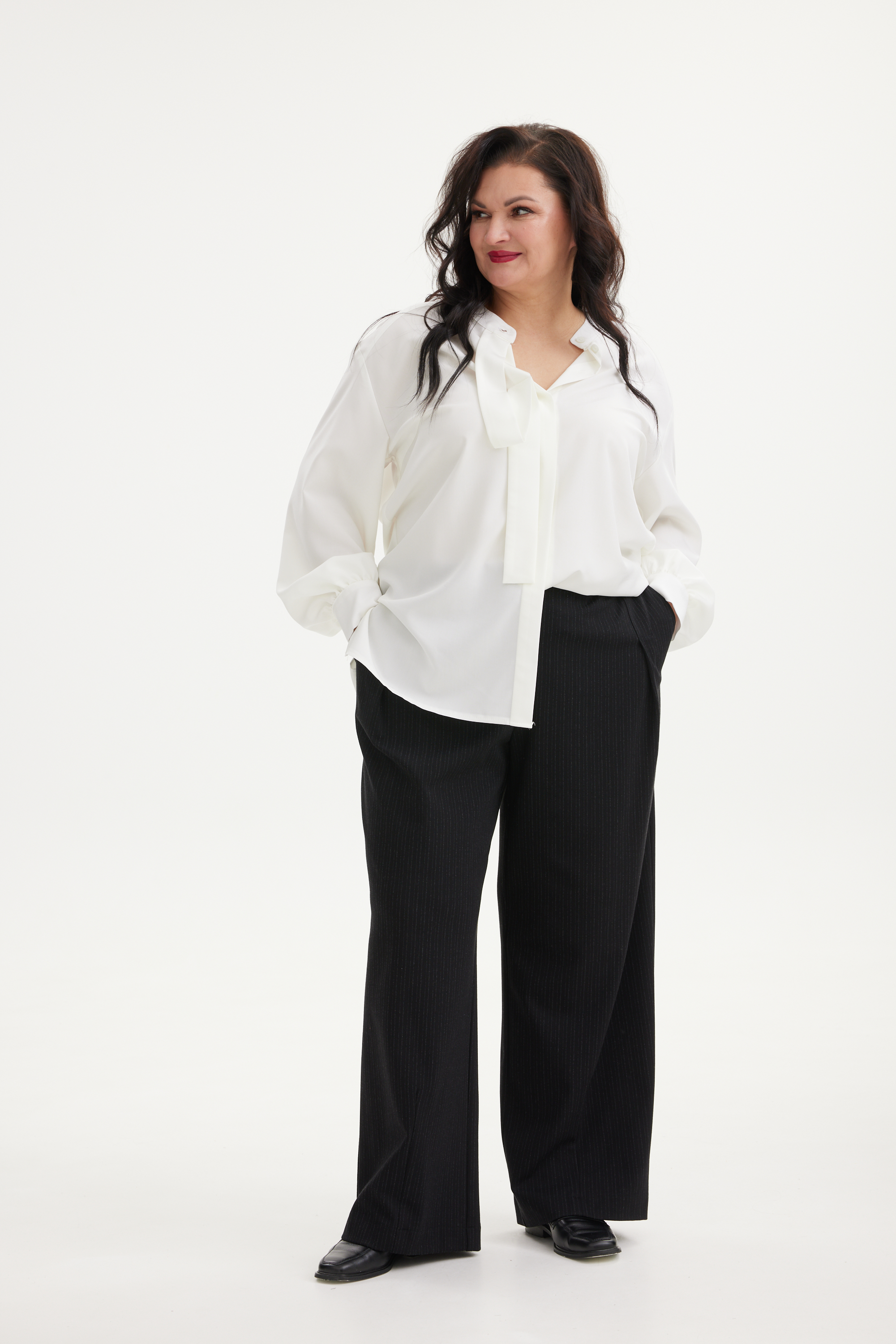 А1000 Брюки Кэсси черный принт полоска для женщин большого размера с доставкой по Москве и России