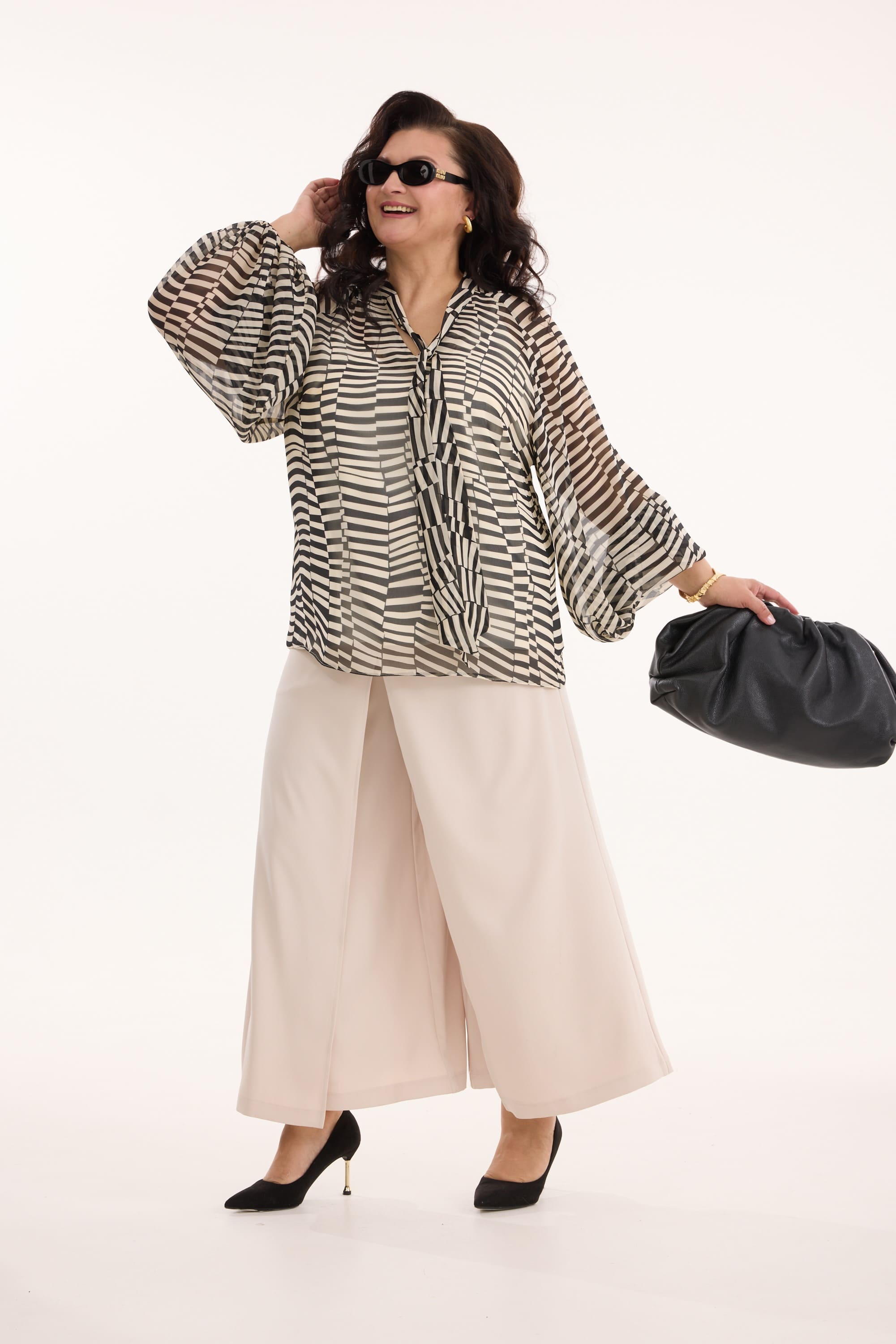 А745/Ш Блузка Эдита черный + молоко для женщин большого размера с доставкой по Москве и России